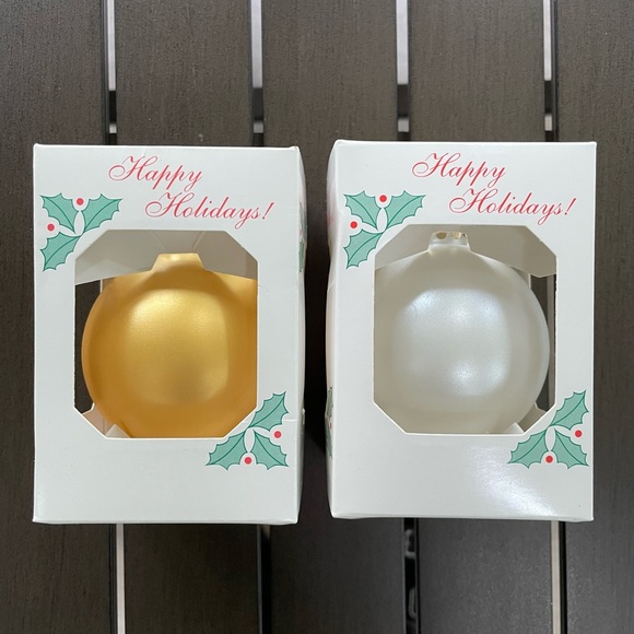 NIB HAPPY HOLIDAYS SHATTERPROOF ORNAMENTS WITH SCRIPTURE IMPRINT!! - Picture 2 of 8